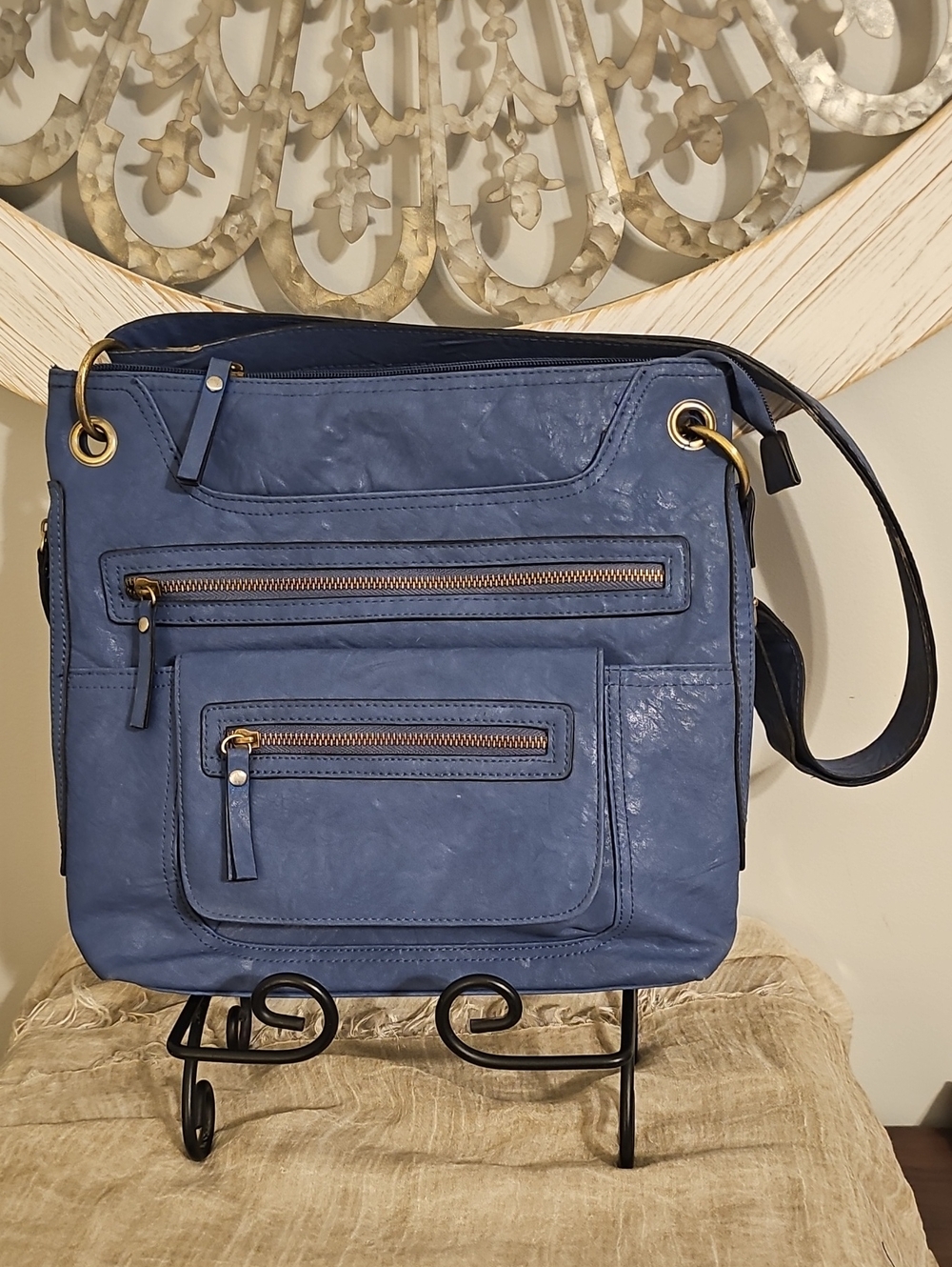Bueno Multi-Pocket Crossbody